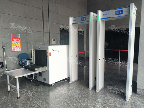 博物館安檢門(mén)